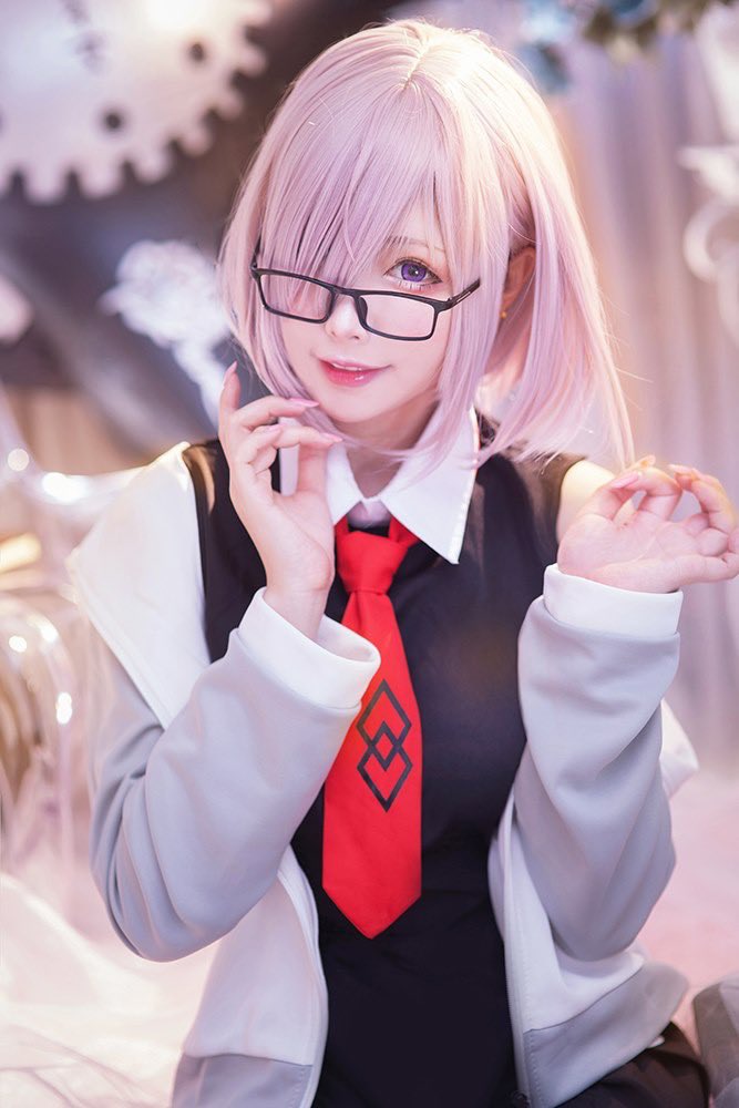 mash kyrielight (fate and 1 more) by monpink_mon_(cosplayer)