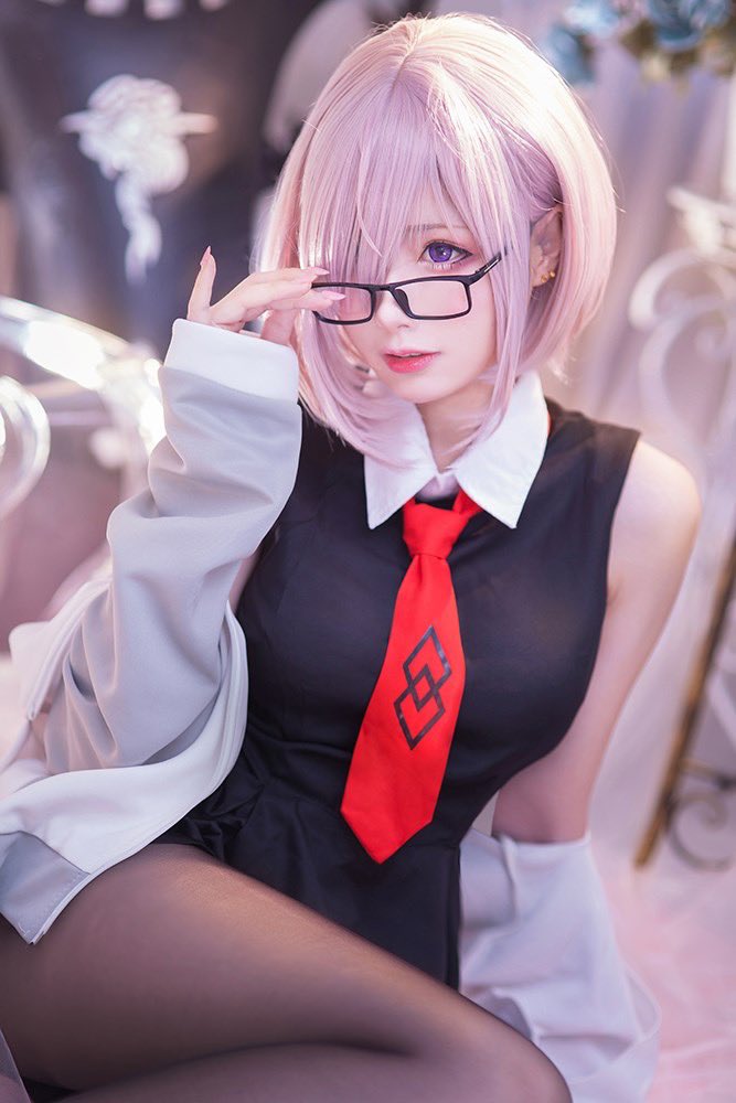 mash kyrielight (fate and 1 more) by monpink_mon_(cosplayer)
