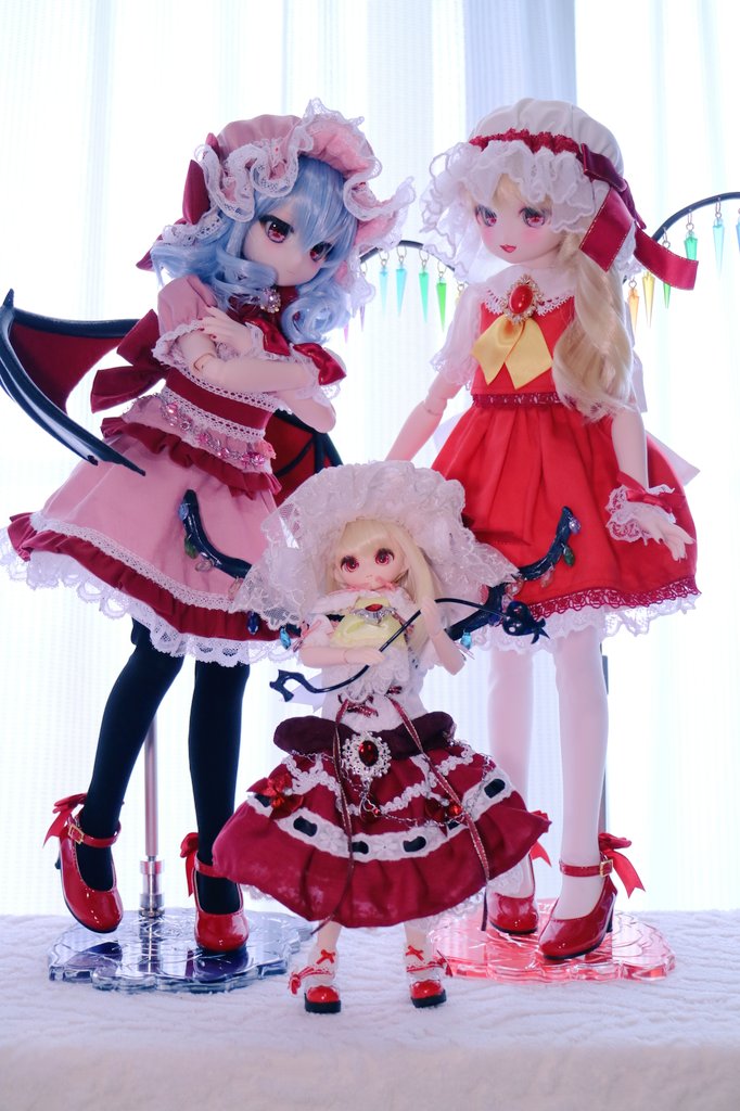 flandre scarlet and remilia scarlet (touhou) by tomofd04950500