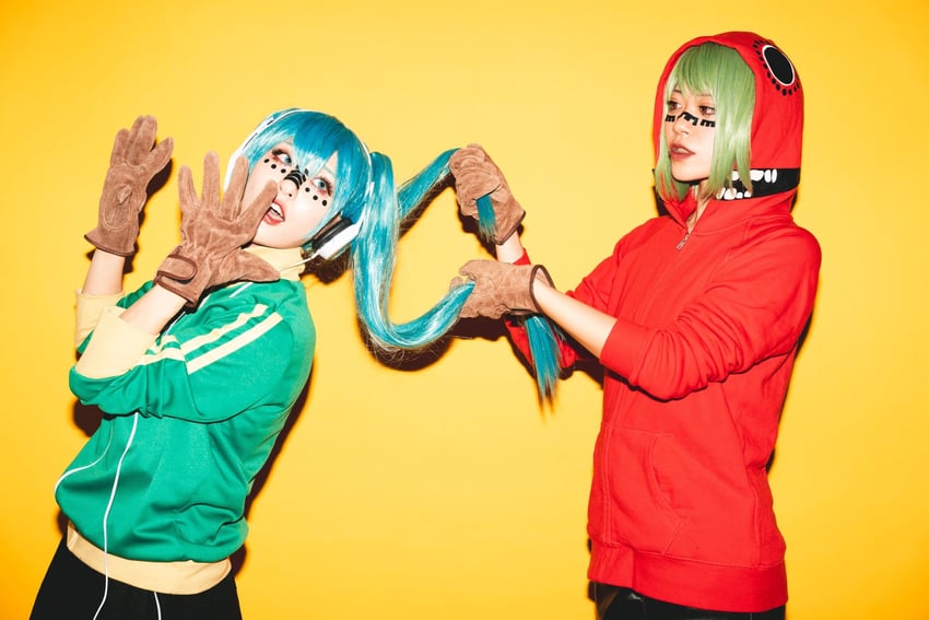 hatsune miku and gumi (vocaloid and 1 more) by ahsyokuyoku and chonaikankyogj