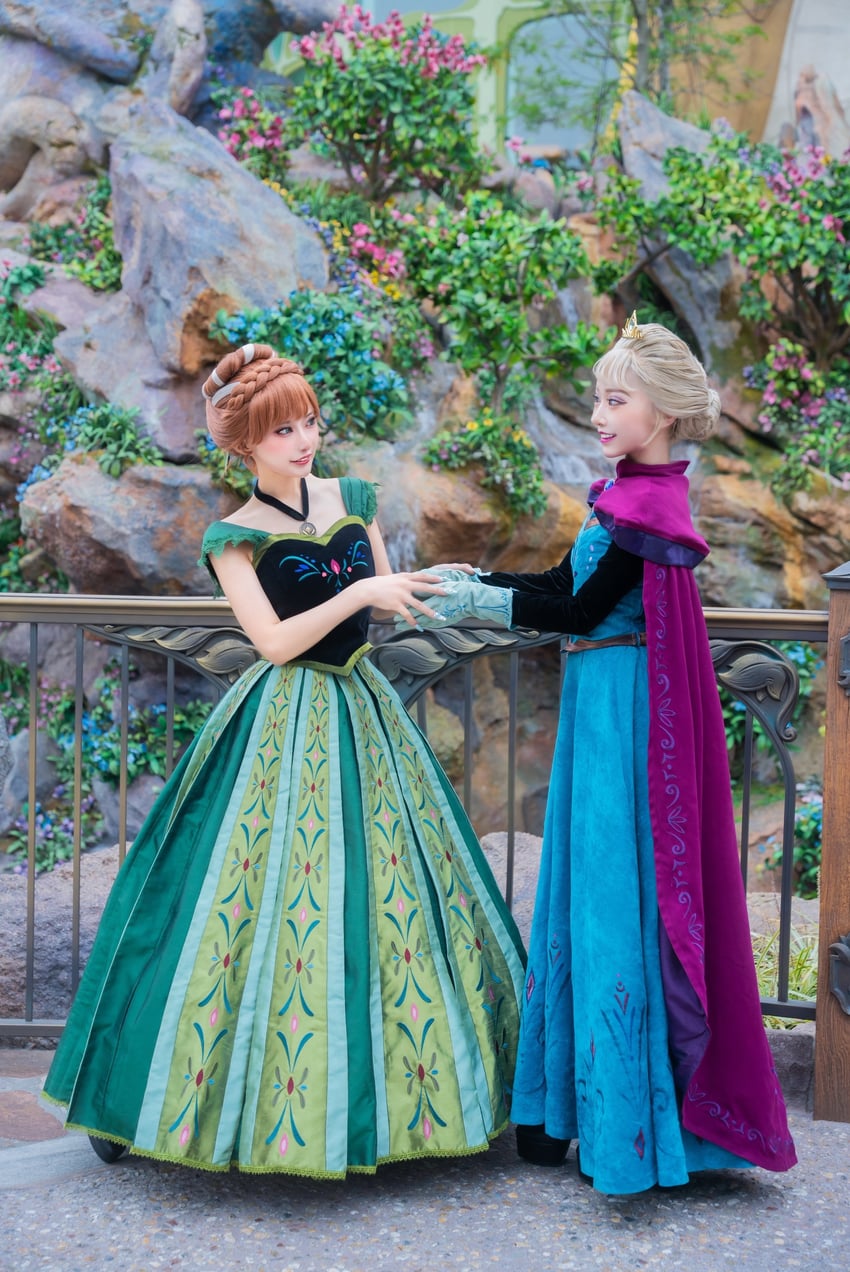 anna and elsa (frozen) by hinata_(xxxuxx_oxxo) and ryo_chann