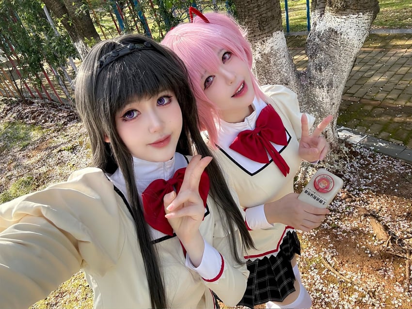 kaname madoka and akemi homura (mahou shoujo madoka magica) by banbanko and mianzelizer