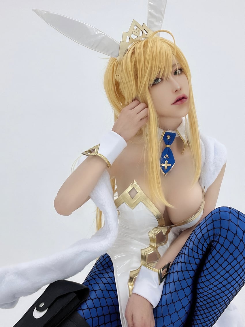 artoria pendragon (fate and 1 more) by noshinoxxx