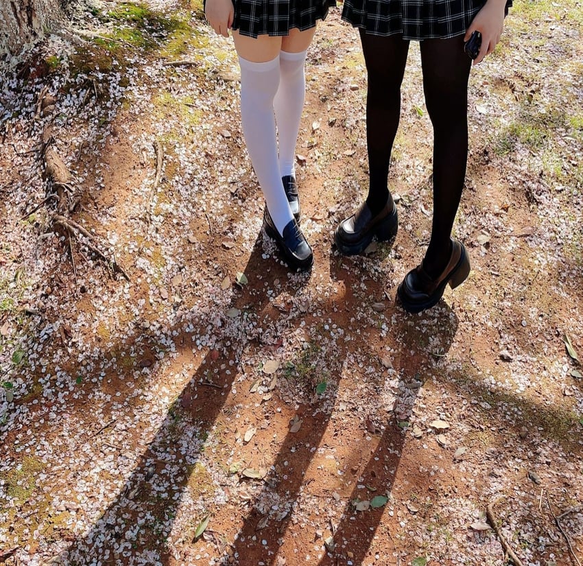 kaname madoka and akemi homura (mahou shoujo madoka magica) by banbanko and mianzelizer