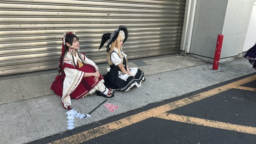 hakurei reimu and kirisame marisa (touhou) by uesaka_sumire