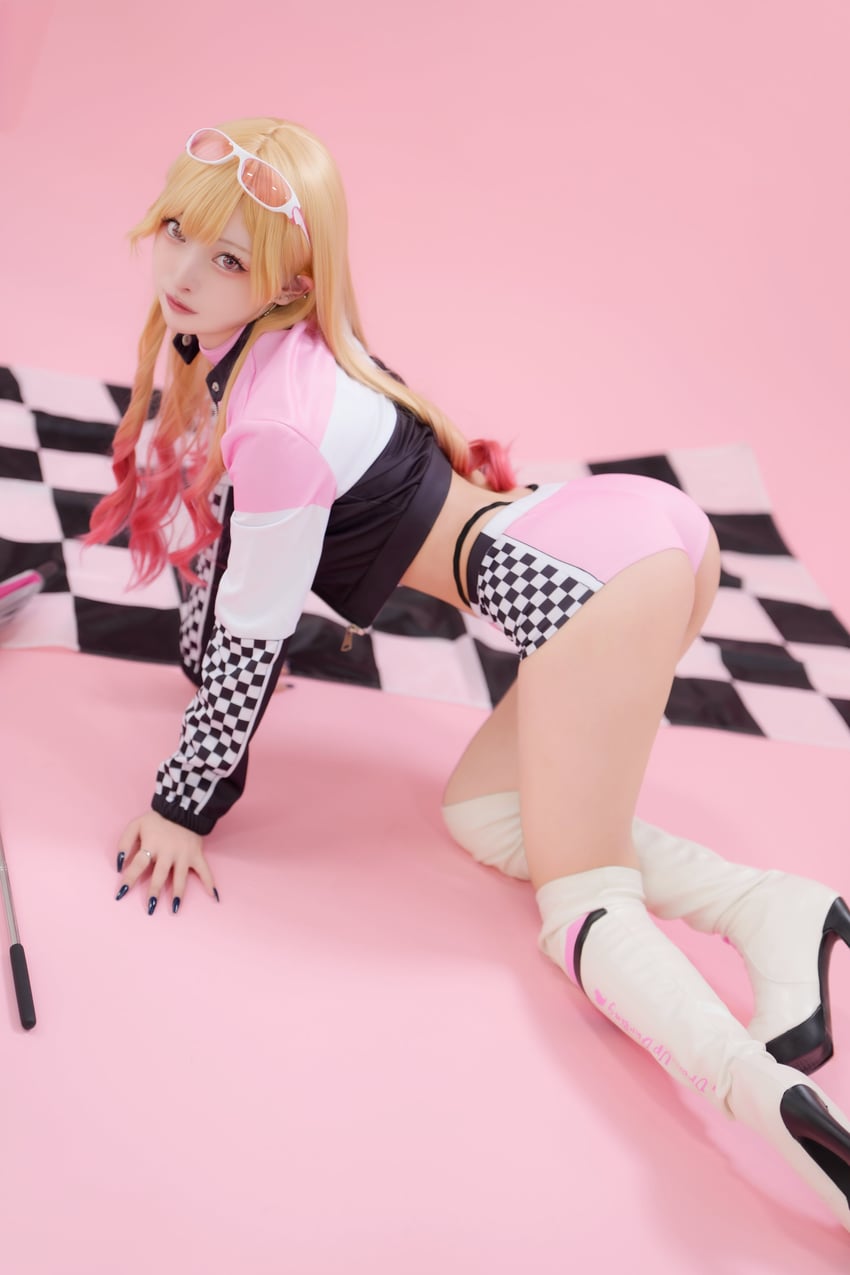 kitagawa marin (sono bisque doll wa koi wo suru) by ayari_oxo and konyagyamada_(photographer)