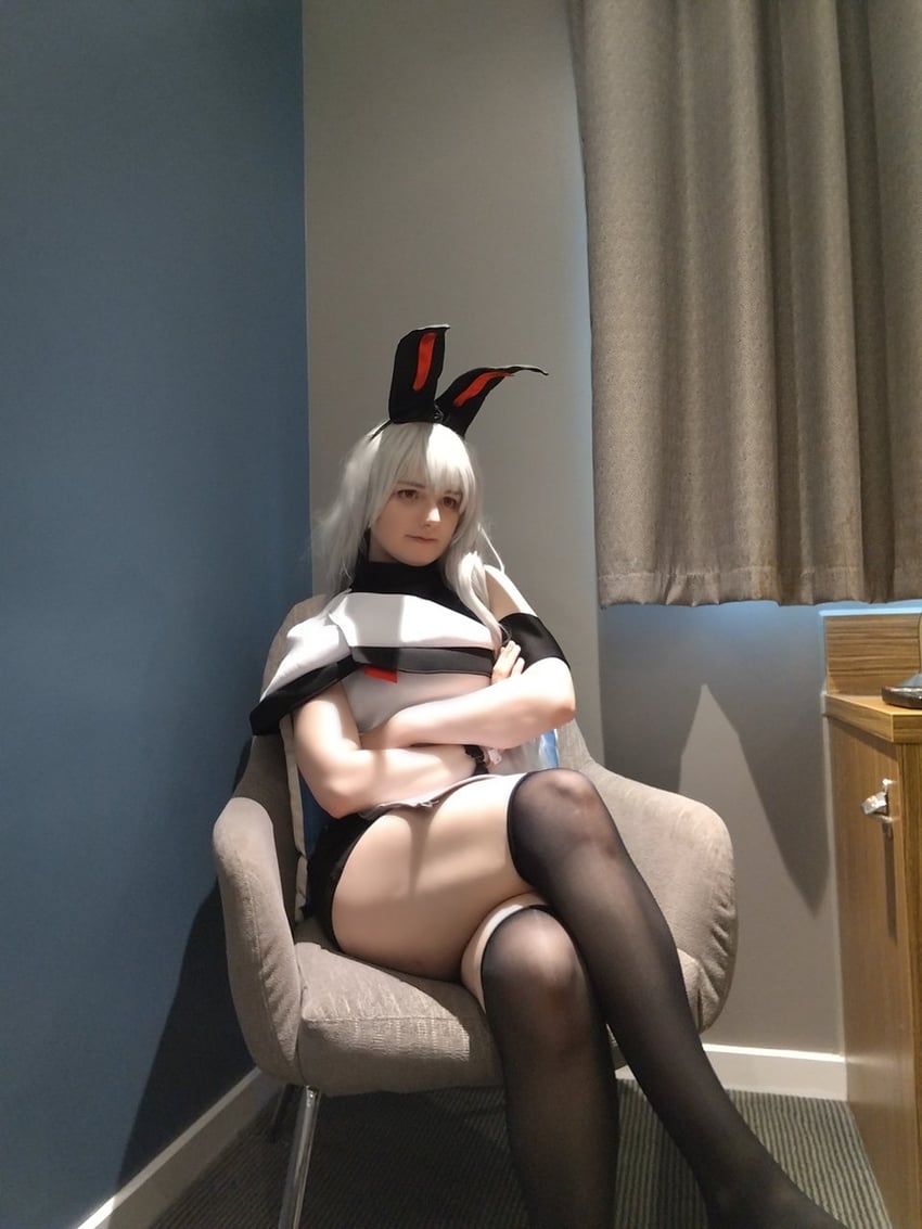 krolik (girls' frontline and 1 more) by dogonalogcosplay