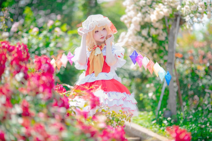 flandre scarlet (touhou) by dekanochan and lovelive_alice_(photographer)