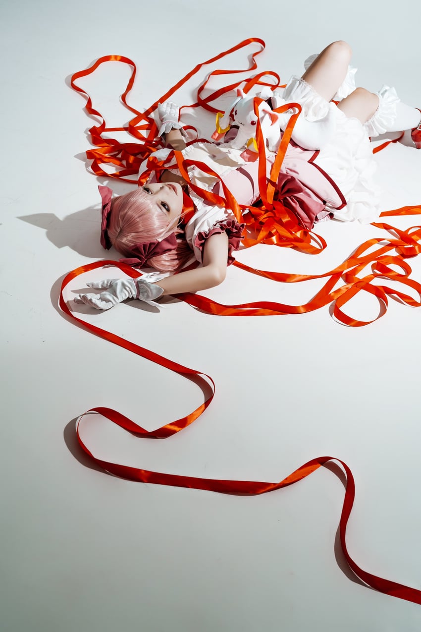 kaname madoka and kyubey (mahou shoujo madoka magica) by ysu2211