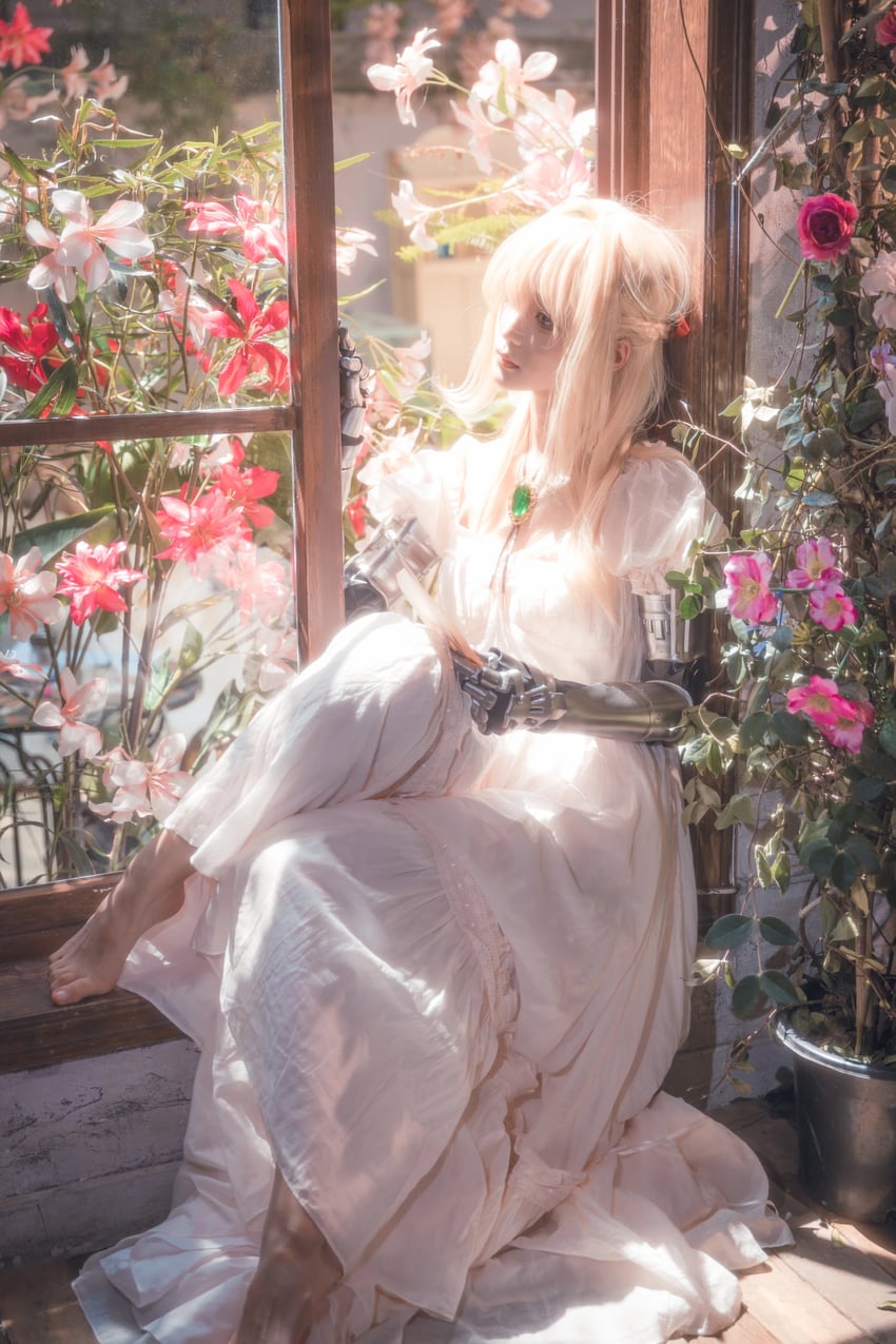 violet evergarden (violet evergarden) by baiyu_sha_cha_jiang. and zhi_jing_hun_dan_hua_(photographer)