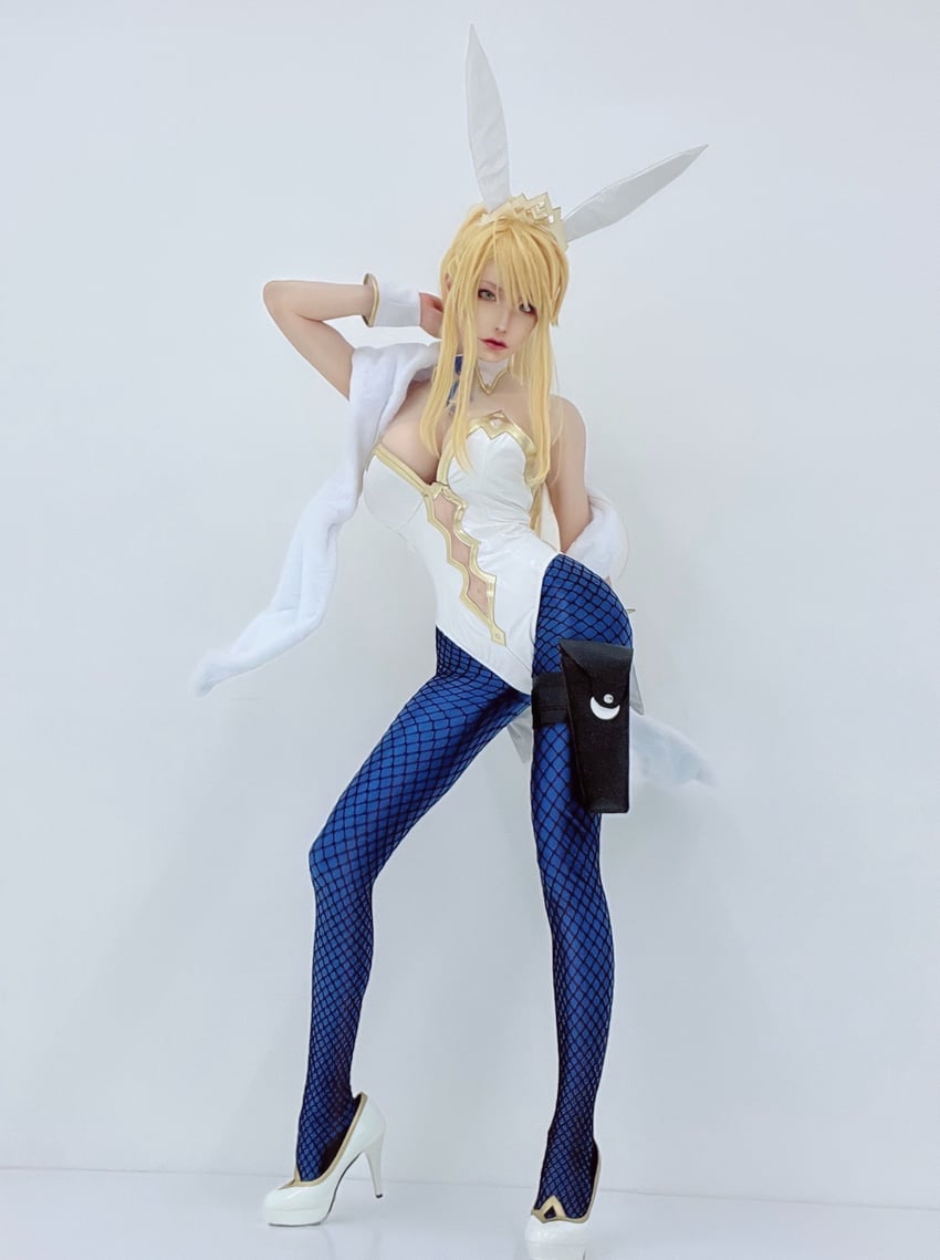 artoria pendragon (fate and 1 more) by noshinoxxx