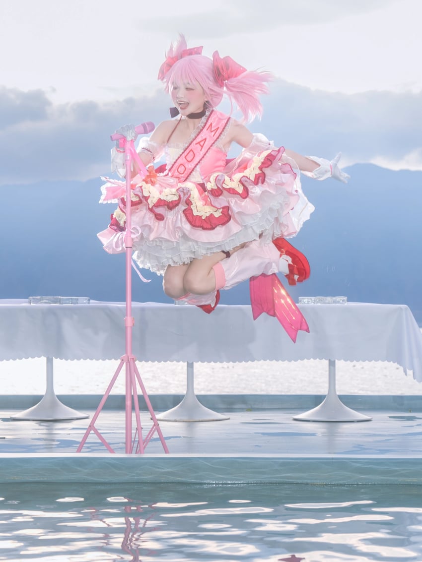 kaname madoka (mahou shoujo madoka magica) by lin_woqi_(photographer)