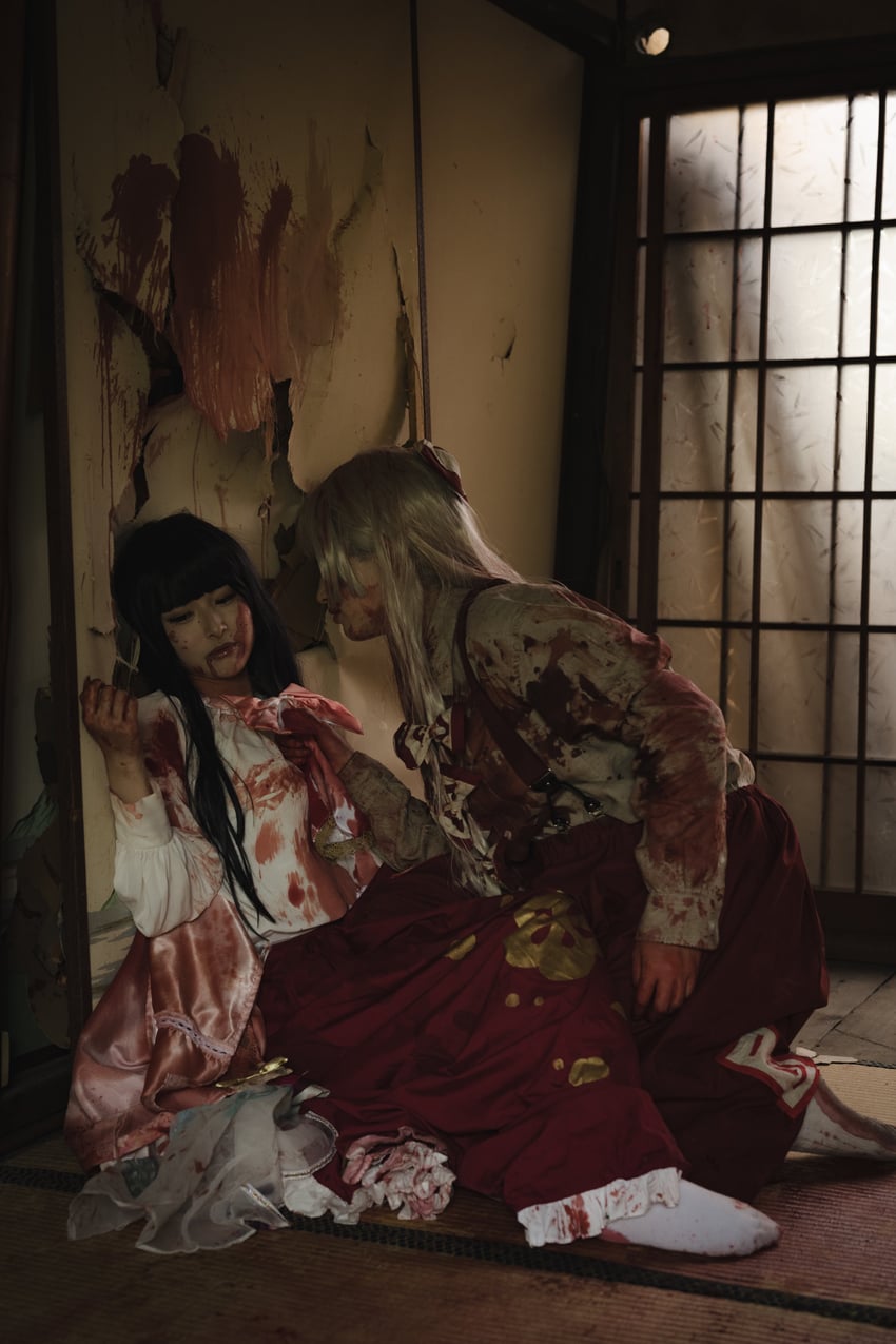 fujiwara no mokou and houraisan kaguya (touhou) by tuzura_cosplay