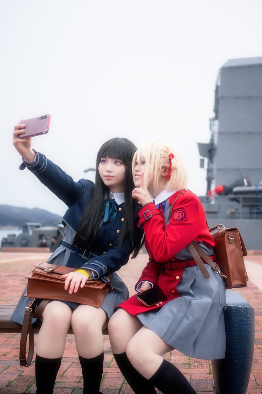 inoue takina and nishikigi chisato (lycoris recoil) by saki_miyo and sayaka_(cosplayer)