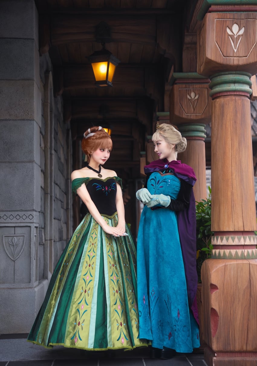 anna and elsa (frozen) by hinata_(xxxuxx_oxxo) and ryo_chann