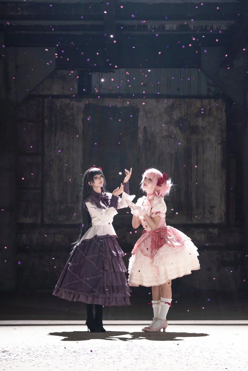 kaname madoka and akemi homura (mahou shoujo madoka magica) by shi_hui_lang