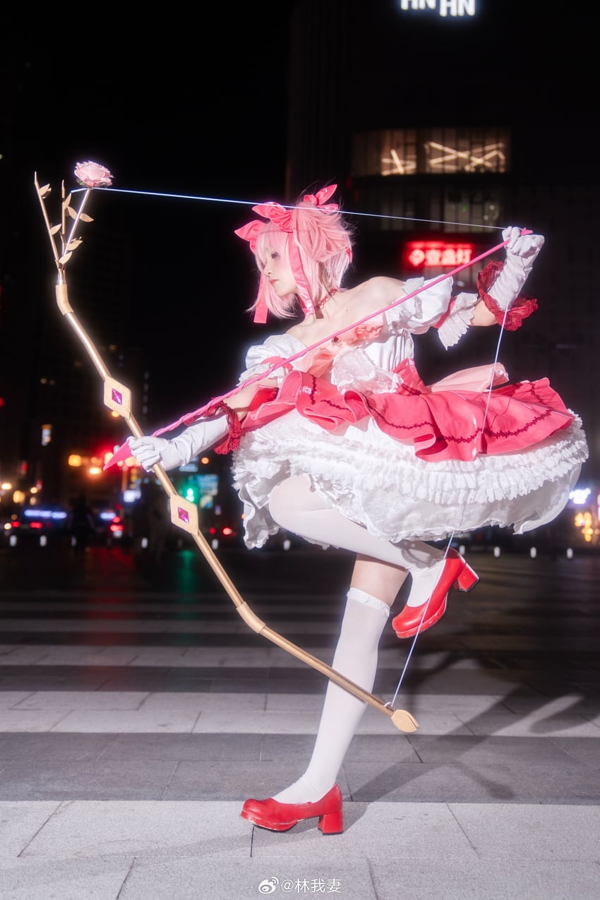 kaname madoka (mahou shoujo madoka magica) by kongtiao_de_tian_niunai and lin_woqi_(photographer)