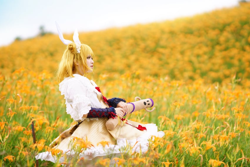 joutouguu mayumi (touhou) by miskawu_(photographer) and willow_aiko