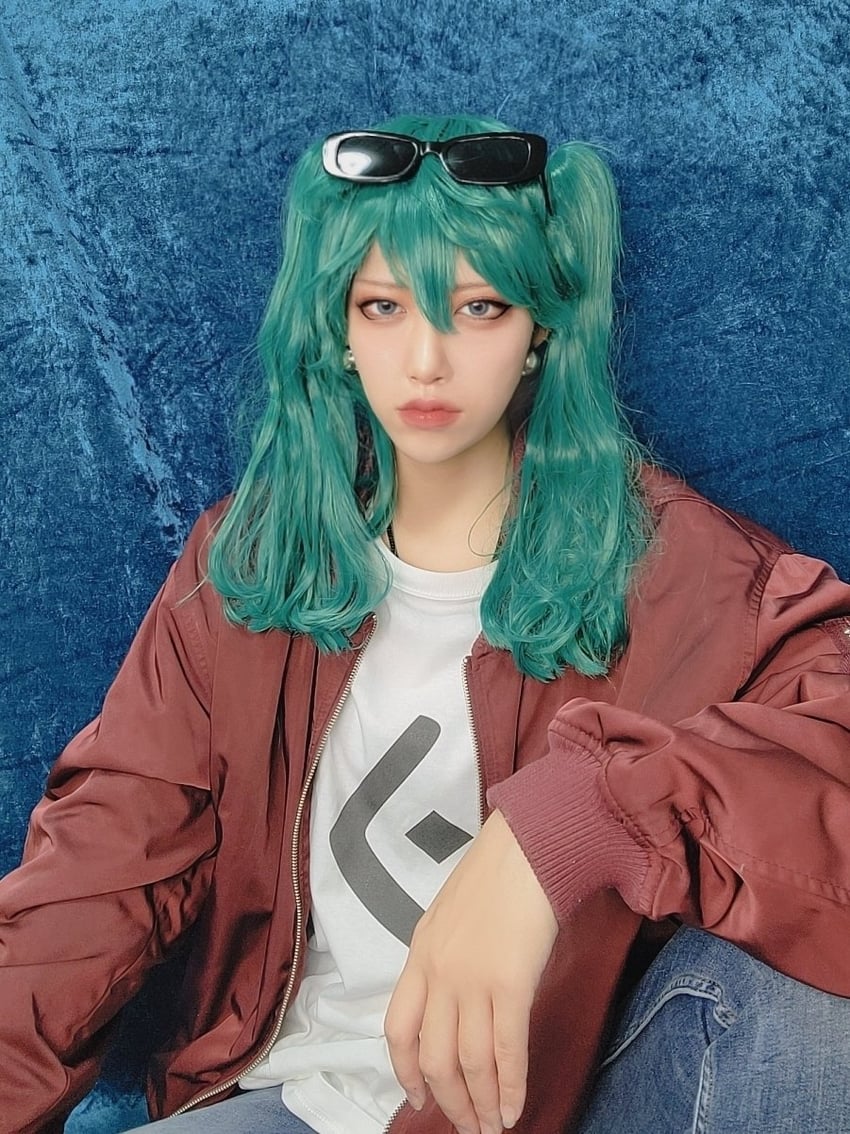 hatsune miku (vocaloid and 1 more) by ahsyokuyoku